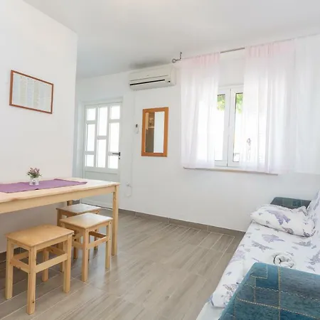 Sanja Gasthuis Hvar Town