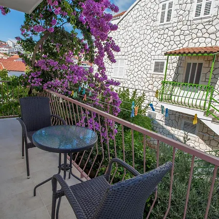 Sanja Gasthuis Hvar Town